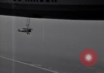 Standbild N2Y-1 Ausbildung Flugzeuge Praxis hookup mit USS Akron New Jersey United States USA, 1932, aus Sekunde 41 historischem Filmmaterial Videoclip 65675031700