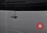 Standbild N2Y-1 Ausbildung Flugzeuge Praxis hookup mit USS Akron New Jersey United States USA, 1932, aus Sekunde 43 historischem Filmmaterial Videoclip 65675031700