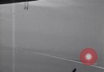 Standbild N2Y-1 Ausbildung Flugzeuge Praxis hookup mit USS Akron New Jersey United States USA, 1932, aus Sekunde 46 historischem Filmmaterial Videoclip 65675031700