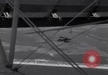 Standbild N2Y-1 Ausbildung Flugzeuge Praxis hookup mit USS Akron New Jersey United States USA, 1932, aus Sekunde 59 historischem Filmmaterial Videoclip 65675031700