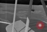 Standbild N2Y-1 Ausbildung Flugzeuge Praxis hookup mit USS Akron New Jersey United States USA, 1932, aus Sekunde 62 historischem Filmmaterial Videoclip 65675031700