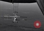 Standbild N2Y-1 Ausbildung Flugzeuge hooking mit USS Akron (ZRS-4) United States USA, 1932, aus Sekunde 36 historischem Filmmaterial Videoclip 65675031701