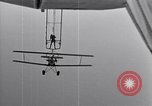 Image N2Y-1 avion d'entraînement des crochets sur et est hissé à bord de l'USS Akron United States USA, 1932, de la seconde 16 séquences d'archives historiques vidéo 65675031703