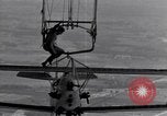 Image N2Y-1 avion d'entraînement des crochets sur et est hissé à bord de l'USS Akron United States USA, 1932, de la seconde 45 séquences d'archives historiques vidéo 65675031703