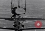 Image N2Y-1 avion d'entraînement des crochets sur et est hissé à bord de l'USS Akron United States USA, 1932, de la seconde 48 séquences d'archives historiques vidéo 65675031703