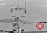 Image N2Y-1 avion d'entraînement des crochets sur et est hissé à bord de l'USS Akron United States USA, 1932, de la seconde 61 séquences d'archives historiques vidéo 65675031703