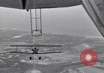 Standbild N2Y-1 Trainer Flugzeuge Einhängen in lenkbare USS Akron United States USA, 1932, aus Sekunde 57 historischem Filmmaterial Videoclip 65675031704