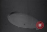Standbild USS Akron arbeiten in der Nähe von seinem Sockel Lakehurst New Jersey USA, 1932, aus Sekunde 1 historischem Filmmaterial Videoclip 65675031705