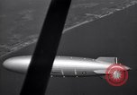 Standbild USS Akron arbeiten in der Nähe von seinem Sockel Lakehurst New Jersey USA, 1932, aus Sekunde 10 historischem Filmmaterial Videoclip 65675031705