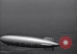 Standbild USS Akron arbeiten in der Nähe von seinem Sockel Lakehurst New Jersey USA, 1932, aus Sekunde 12 historischem Filmmaterial Videoclip 65675031705