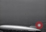 Standbild USS Akron arbeiten in der Nähe von seinem Sockel Lakehurst New Jersey USA, 1932, aus Sekunde 15 historischem Filmmaterial Videoclip 65675031705