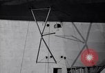 Standbild USS Akron arbeiten in der Nähe von seinem Sockel Lakehurst New Jersey USA, 1932, aus Sekunde 23 historischem Filmmaterial Videoclip 65675031705