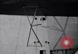 Standbild USS Akron arbeiten in der Nähe von seinem Sockel Lakehurst New Jersey USA, 1932, aus Sekunde 24 historischem Filmmaterial Videoclip 65675031705