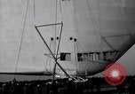Standbild USS Akron arbeiten in der Nähe von seinem Sockel Lakehurst New Jersey USA, 1932, aus Sekunde 31 historischem Filmmaterial Videoclip 65675031705