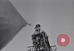 Standbild USS Akron arbeiten in der Nähe von seinem Sockel Lakehurst New Jersey USA, 1932, aus Sekunde 44 historischem Filmmaterial Videoclip 65675031705