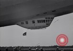 Standbild USS Akron arbeiten in der Nähe von seinem Sockel Lakehurst New Jersey USA, 1932, aus Sekunde 47 historischem Filmmaterial Videoclip 65675031705