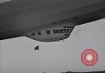 Standbild USS Akron arbeiten in der Nähe von seinem Sockel Lakehurst New Jersey USA, 1932, aus Sekunde 50 historischem Filmmaterial Videoclip 65675031705