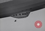 Standbild USS Akron arbeiten in der Nähe von seinem Sockel Lakehurst New Jersey USA, 1932, aus Sekunde 52 historischem Filmmaterial Videoclip 65675031705
