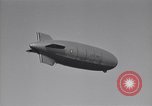 Standbild USS Akron arbeiten in der Nähe von seinem Sockel Lakehurst New Jersey USA, 1932, aus Sekunde 57 historischem Filmmaterial Videoclip 65675031705
