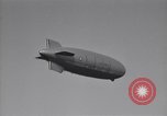 Standbild USS Akron arbeiten in der Nähe von seinem Sockel Lakehurst New Jersey USA, 1932, aus Sekunde 59 historischem Filmmaterial Videoclip 65675031705