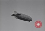 Standbild USS Akron arbeiten in der Nähe von seinem Sockel Lakehurst New Jersey USA, 1932, aus Sekunde 62 historischem Filmmaterial Videoclip 65675031705