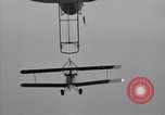 Immagine di USS Akron dirigibile Zeppelin (ZRS-4) in volo Lakehurst New Jersey USA, 1932, secondo 13 filmato di repertorio 65675031707