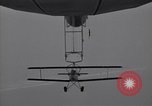 Immagine di USS Akron dirigibile Zeppelin (ZRS-4) in volo Lakehurst New Jersey USA, 1932, secondo 47 filmato di repertorio 65675031707