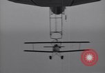 Immagine di USS Akron dirigibile Zeppelin (ZRS-4) in volo Lakehurst New Jersey USA, 1932, secondo 52 filmato di repertorio 65675031707