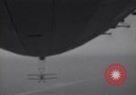 Immagine di USS Akron dirigibile Zeppelin (ZRS-4) in volo Lakehurst New Jersey USA, 1932, secondo 61 filmato di repertorio 65675031707