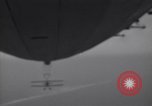 Immagine di USS Akron dirigibile Zeppelin (ZRS-4) in volo Lakehurst New Jersey USA, 1932, secondo 62 filmato di repertorio 65675031707