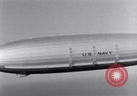 Image USS Akron avec plusieurs Consolidated N2Y-1 les avions en vol New Jersey United States USA, 1932, de la seconde 19 séquences d'archives historiques vidéo 65675031711