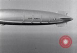 Image USS Akron avec plusieurs Consolidated N2Y-1 les avions en vol New Jersey United States USA, 1932, de la seconde 23 séquences d'archives historiques vidéo 65675031711