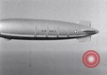 Image USS Akron avec plusieurs Consolidated N2Y-1 les avions en vol New Jersey United States USA, 1932, de la seconde 24 séquences d'archives historiques vidéo 65675031711
