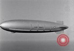 Image USS Akron avec plusieurs Consolidated N2Y-1 les avions en vol New Jersey United States USA, 1932, de la seconde 26 séquences d'archives historiques vidéo 65675031711