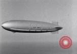 Image USS Akron avec plusieurs Consolidated N2Y-1 les avions en vol New Jersey United States USA, 1932, de la seconde 28 séquences d'archives historiques vidéo 65675031711