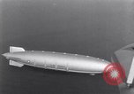 Image USS Akron avec plusieurs Consolidated N2Y-1 les avions en vol New Jersey United States USA, 1932, de la seconde 32 séquences d'archives historiques vidéo 65675031711