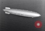 Image USS Akron avec plusieurs Consolidated N2Y-1 les avions en vol New Jersey United States USA, 1932, de la seconde 34 séquences d'archives historiques vidéo 65675031711