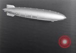Image USS Akron avec plusieurs Consolidated N2Y-1 les avions en vol New Jersey United States USA, 1932, de la seconde 35 séquences d'archives historiques vidéo 65675031711
