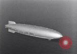 Image USS Akron avec plusieurs Consolidated N2Y-1 les avions en vol New Jersey United States USA, 1932, de la seconde 40 séquences d'archives historiques vidéo 65675031711