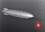 Image USS Akron avec plusieurs Consolidated N2Y-1 les avions en vol New Jersey United States USA, 1932, de la seconde 42 séquences d'archives historiques vidéo 65675031711