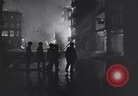 Immagine di Incendi a Londra dopo il tedesco blitz incursioni seconda guerra mondiale Londra Inghilterra Regno Unito, 1940, secondo 18 filmato di repertorio 65675031713