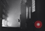 Immagine di Incendi a Londra dopo il tedesco blitz incursioni seconda guerra mondiale Londra Inghilterra Regno Unito, 1940, secondo 40 filmato di repertorio 65675031713