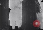 Standbild Blitzkrieg über London London England Vereinigtes Königreich, 1940, aus Sekunde 5 historischem Filmmaterial Videoclip 65675031715