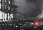 Standbild Blitzkrieg über London London England Vereinigtes Königreich, 1940, aus Sekunde 38 historischem Filmmaterial Videoclip 65675031715