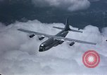 Standbild Lockheed C-130B Hercules United States USA, 1960, aus Sekunde 29 historischem Filmmaterial Videoclip 65675031738