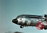 Standbild Lockheed C-130B Hercules United States USA, 1960, aus Sekunde 39 historischem Filmmaterial Videoclip 65675031738