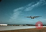 Standbild Lockheed C-130B Hercules United States USA, 1960, aus Sekunde 56 historischem Filmmaterial Videoclip 65675031738