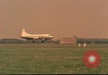Immagine di C-47 Skytrain Berlino Germania, 1959, secondo 36 filmato di repertorio 65675031749