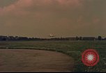 Standbild C-47 Skytrain Berlin Deutschland, 1959, aus Sekunde 8 historischem Filmmaterial Videoclip 65675031750