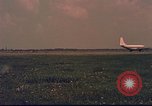 Standbild C-47 Skytrain Berlin Deutschland, 1959, aus Sekunde 21 historischem Filmmaterial Videoclip 65675031750